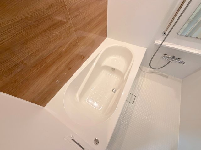 バス・シャワールーム　広めのお風呂は一日の疲れを癒してくれます。