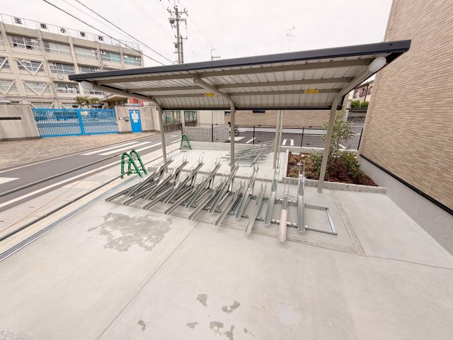 駐車場　敷地内には入居者専用の駐輪スペースもあります。