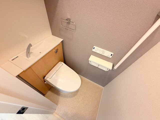 トイレ　綺麗なトイレにはウォシュレット標準装備です。