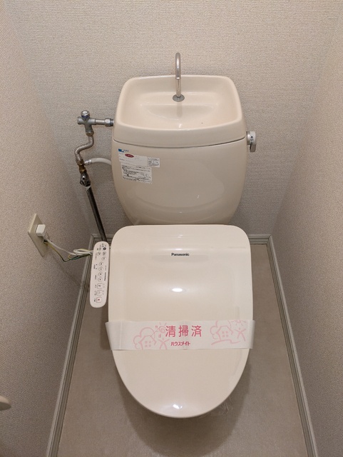 トイレ　★トイレは嬉しい洗浄機能付き便座です♪★