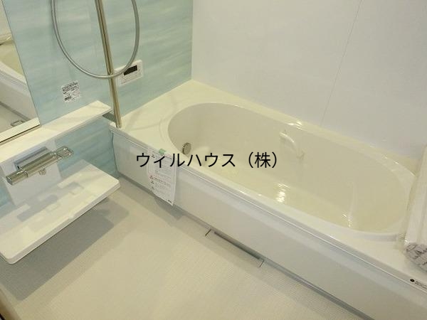 バス・シャワールーム　浴室乾燥機、追焚機能付の広々バスルーム！