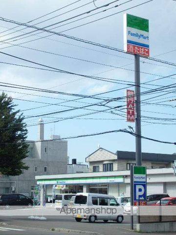 コンビニ　ファミリーマート（コンビニ）まで162m