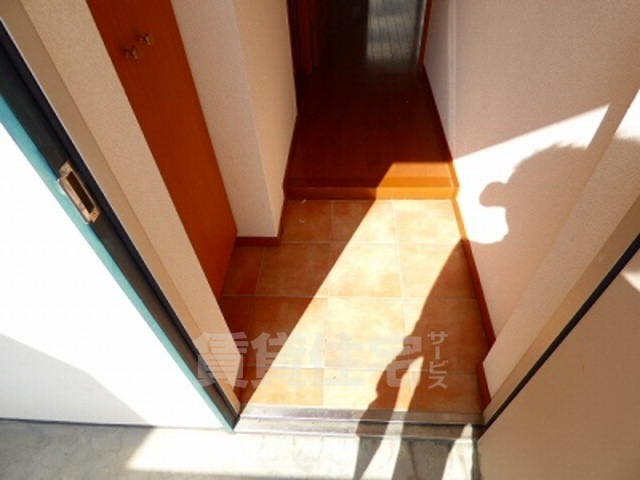 玄関　同建物　別部屋