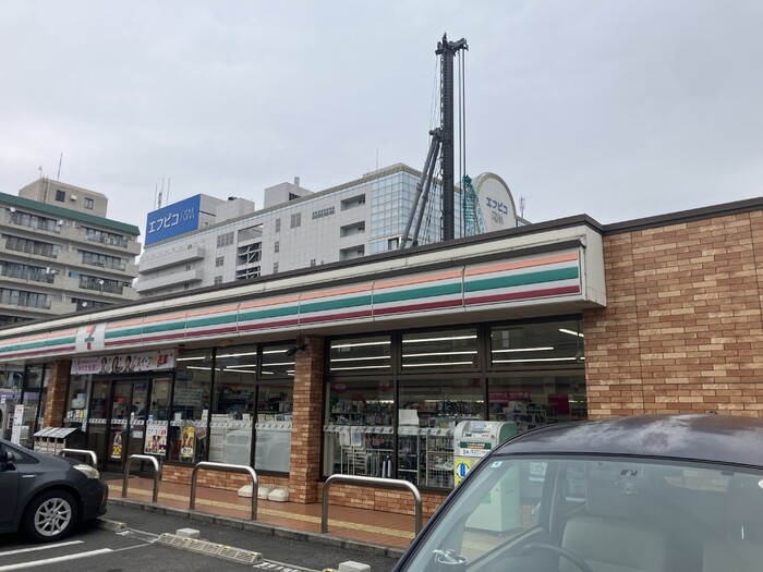 コンビニ　セブンイレブン福山西町１丁目（コンビニ）まで524m