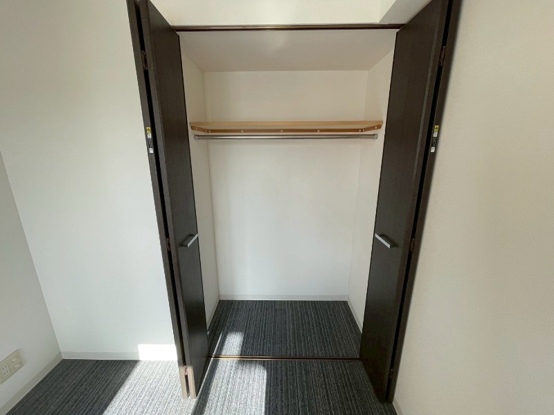 収納　寝室の収納です。部屋がすっきり片付きます。