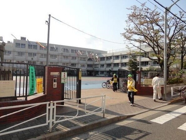 小学校　北区立王子第一小学校（小学校）まで428m
