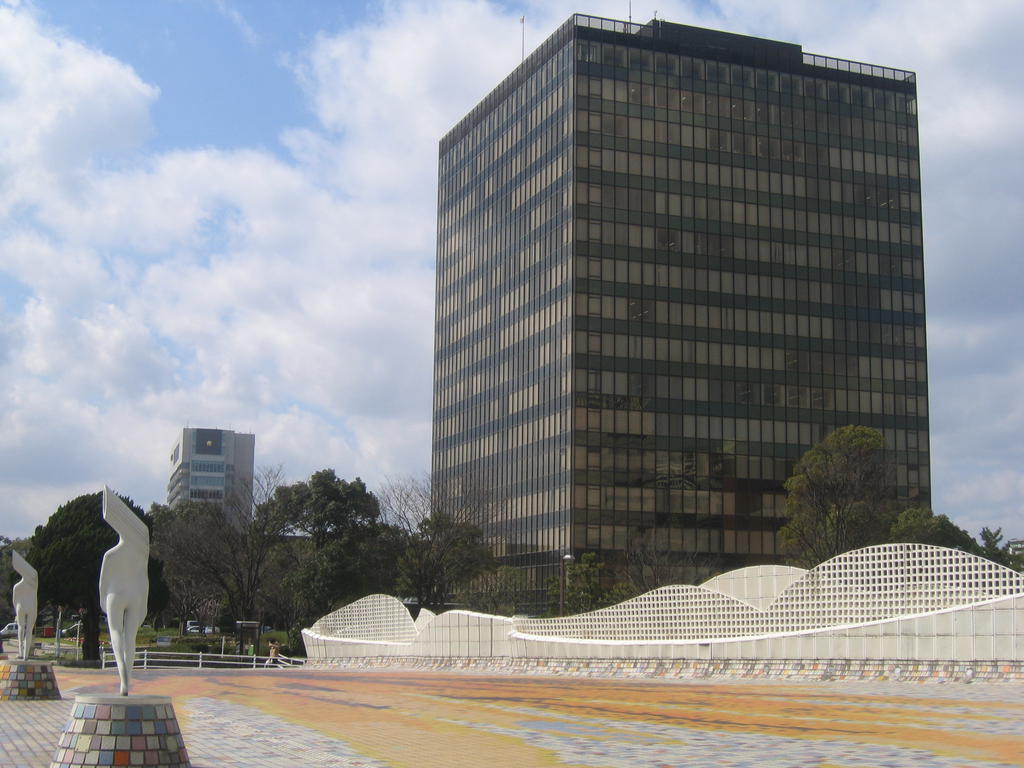 役所　北九州市役所（役所）まで1005m