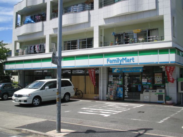 コンビニ　ファミリーマート（コンビニ）まで460m