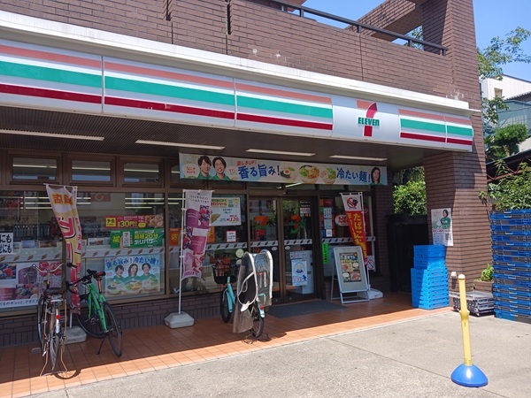 コンビニ　セブンイレブン（コンビニ）まで380m