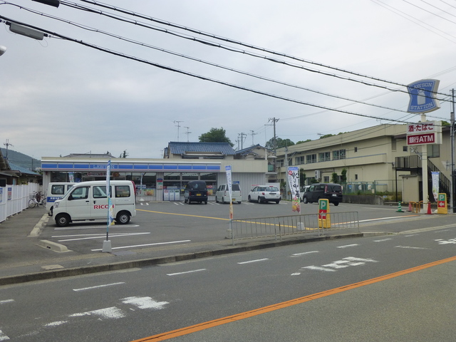 コンビニ　ローソン川西南花屋敷二丁目店（コンビニ）まで117m