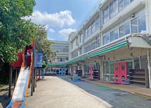 幼稚園・保育園　日本女子体育大学体育学部附属みどり幼稚園（幼稚園・保育園）まで908m