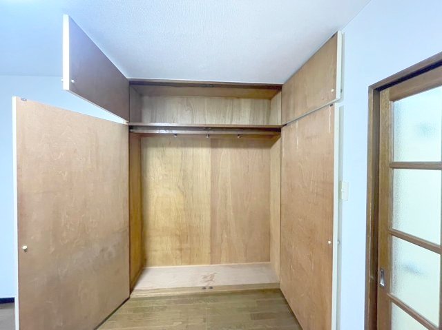 収納　丈の長いお召し物もかけられるクローゼット