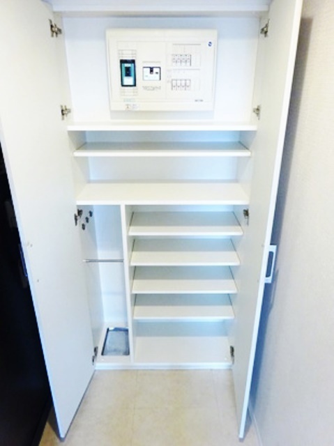 玄関　同仕様の別部屋画像