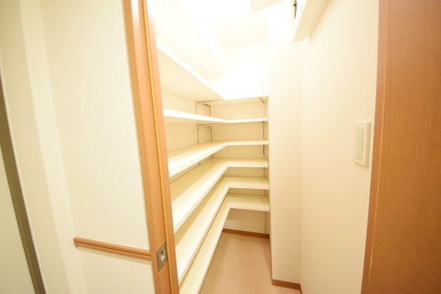 玄関　☆靴箱大きいです☆