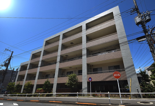 建物外観　～駅までも近くて便利ですっ～