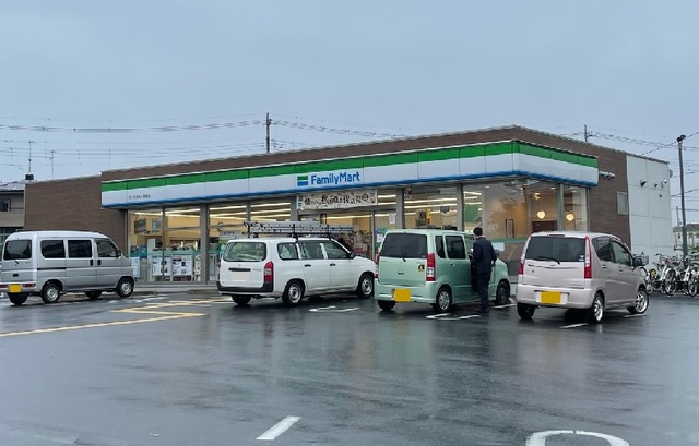 コンビニ　ファミマ　さいたま丸ヶ崎南店（コンビニ）まで350m