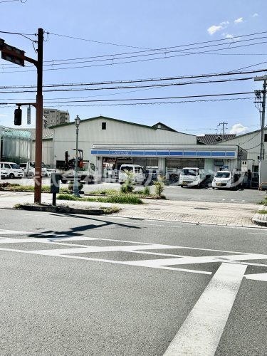 コンビニ　ローソン吹田警察前店（コンビニ）まで239m