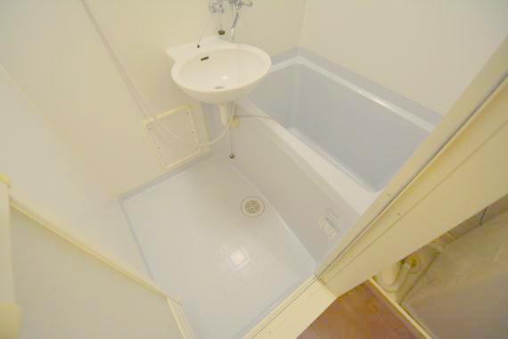 バス・シャワールーム　ゆったりと入るなら、お風呂とトイレとは別々が嬉しいですよね。