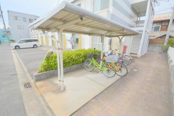 駐車場　あなたの大事な自転車も安心してとめることができますね。