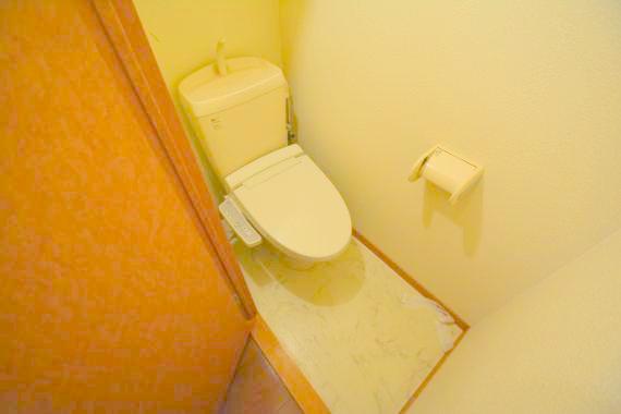トイレ　綺麗なトイレにはウォシュレット標準装備です。
