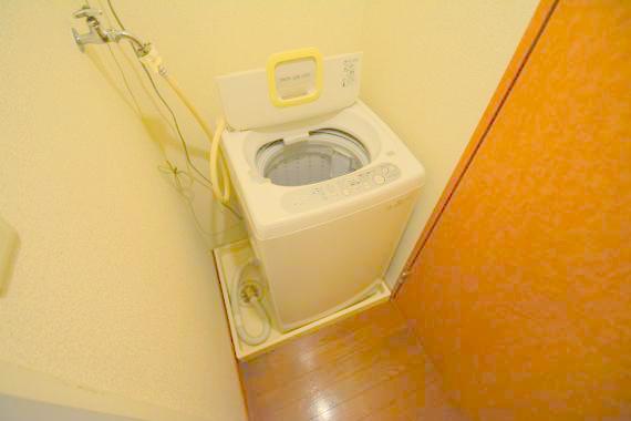 その他設備　嬉しい室内洗濯機置場。これで洗濯機も長持ちしますね。