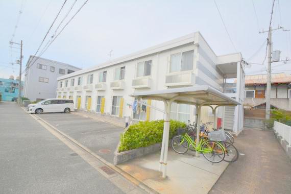 建物外観　存在感のある外観は落ちついた色合いで、堂々としていますね。