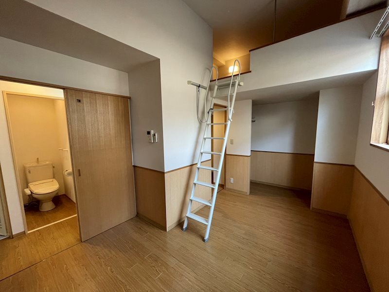 居室・リビング　同建物別号室の室内写真です。（106号室）