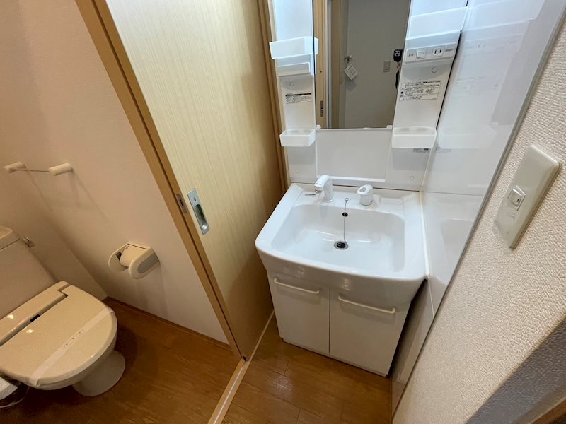 洗面設備　同建物別号室の室内写真です。（106号室）