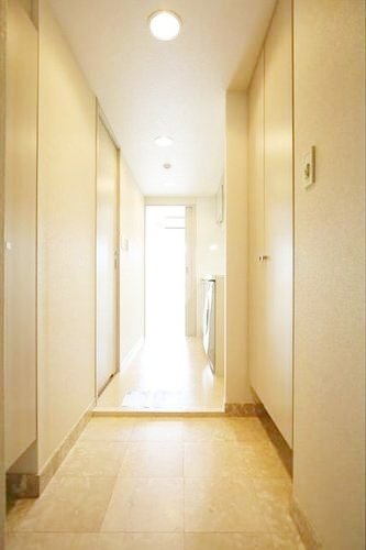 玄関　※別部屋参考写真となります。