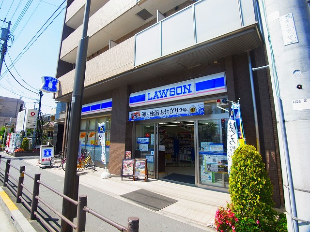 コンビニ　ローソン 足立六町四丁目店（コンビニ）まで552m