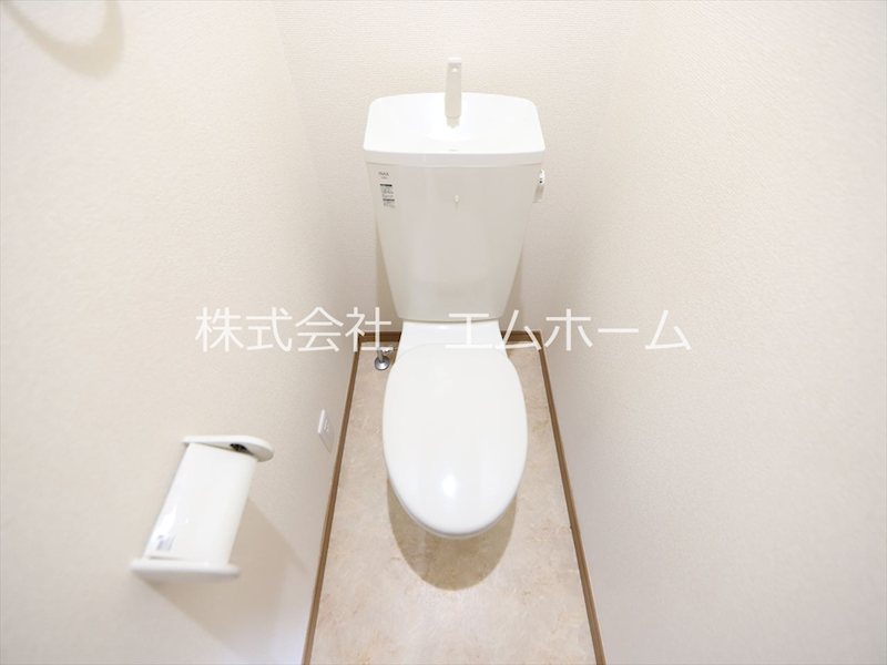 トイレ　トイレ　収納棚付き　同タイプ仕様写真