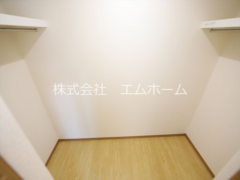 収納　ウォークインクローゼット　同タイプ仕様写真