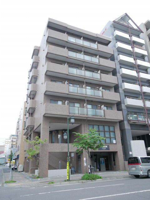 建物外観　◆西18丁目駅徒歩1分の好立地！◆アクセントクロスがオシャレ