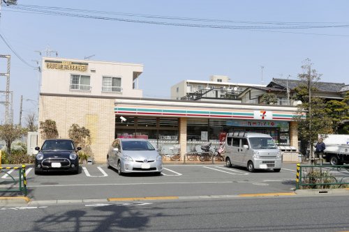 コンビニ　セブンイレブン江戸川西小岩3丁目店（コンビニ）まで378m