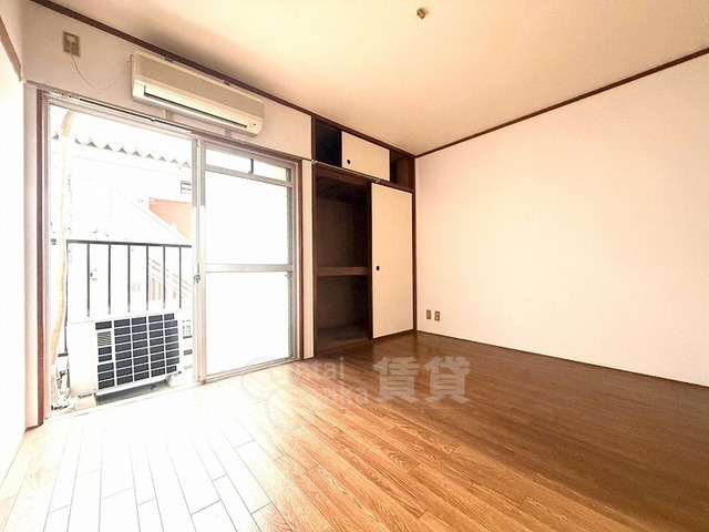 センチュリーマンション2号館の居間写真