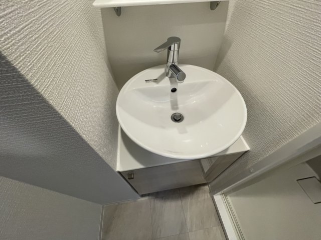 洗面設備　イメージとして同マンション他部屋を表示しています