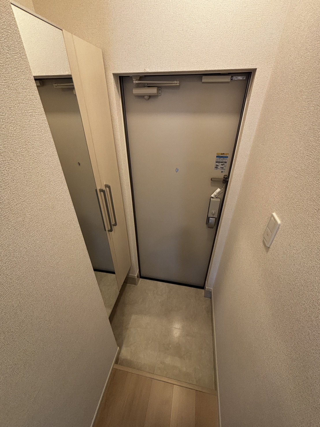 ヒカルサ神戸垂水山手の玄関写真