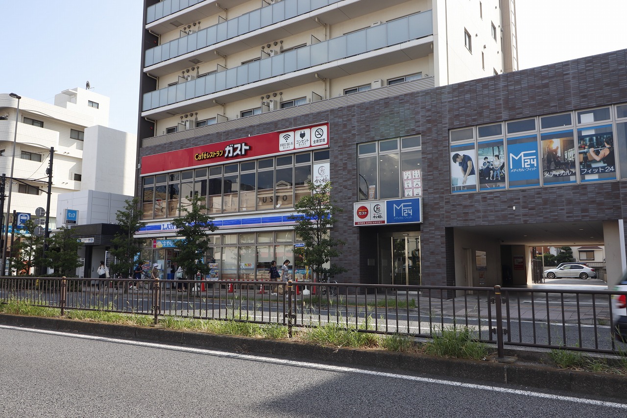 コンビニ　ローソン板橋赤塚新町一丁目店（コンビニ）まで120m