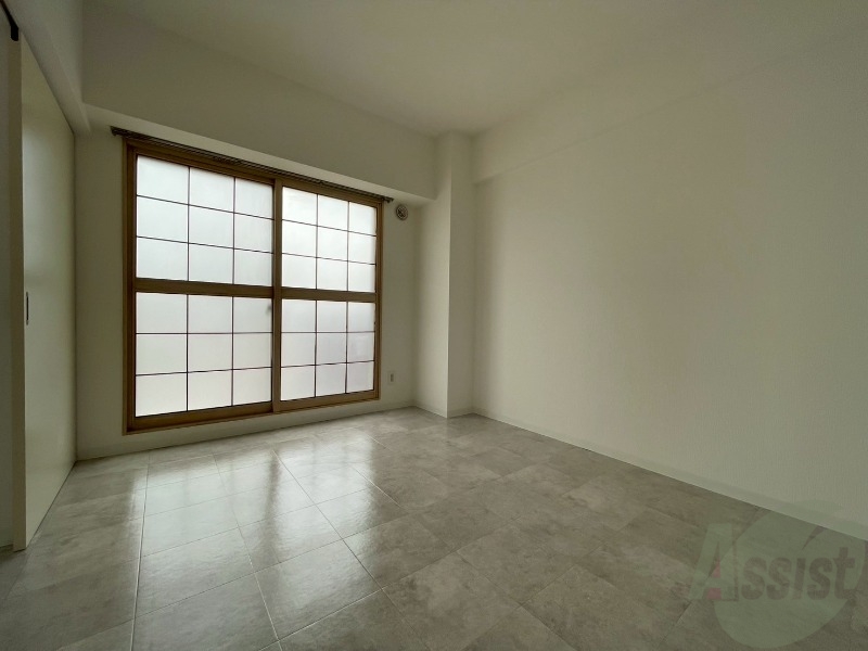 その他部屋・スペース　こちらのお部屋は光が差し込む、温かみのあるお部屋です。