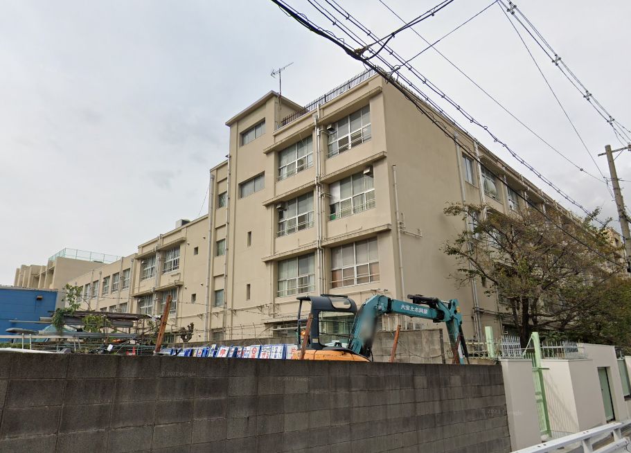 小学校　南津守小学校（小学校）まで369m