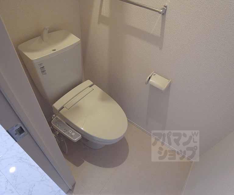 トイレ　ウォシュレット付き。