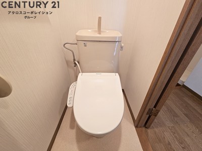 トイレ　温水洗浄便座完備。