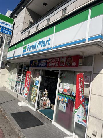 コンビニ　ファミリーマート（コンビニ）まで1317m
