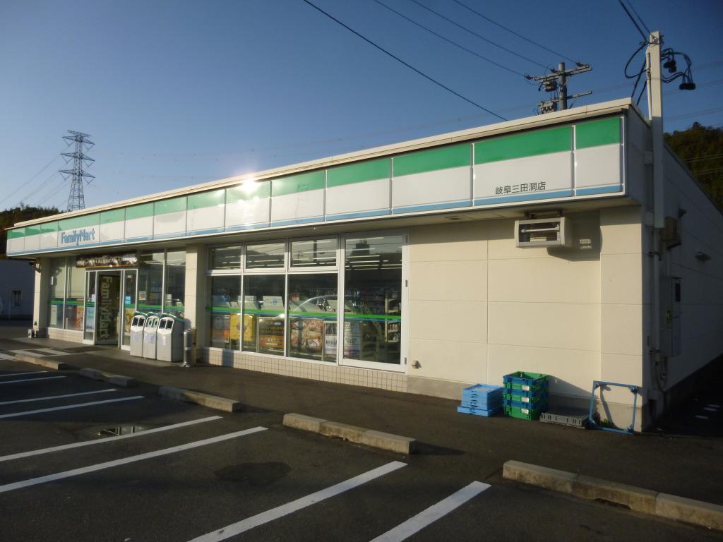 その他　ファミリーマート岐阜粟野西店（その他）まで504m