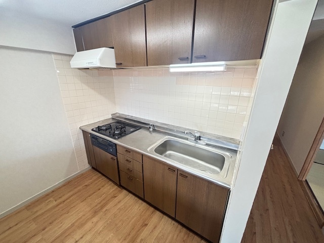 キッチン　同建物の違うお部屋の写真です