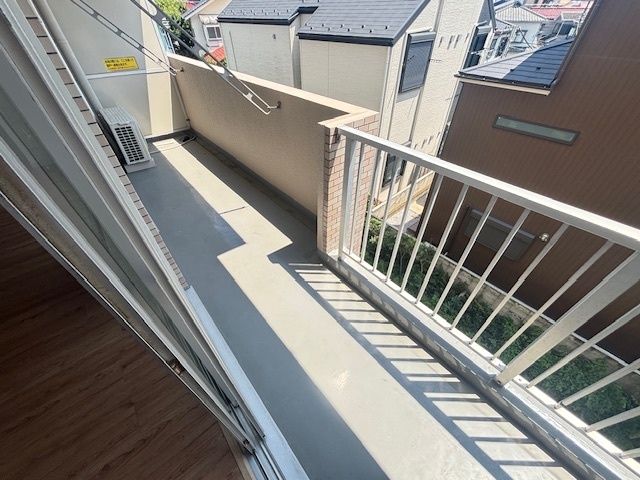 バルコニー　同建物の違うお部屋の写真です