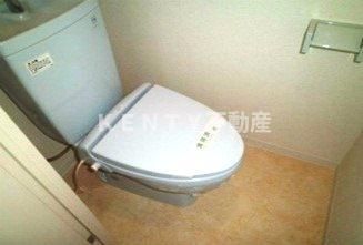 トイレ　開放的で明るい空間を演出してくれるバルコニーです
