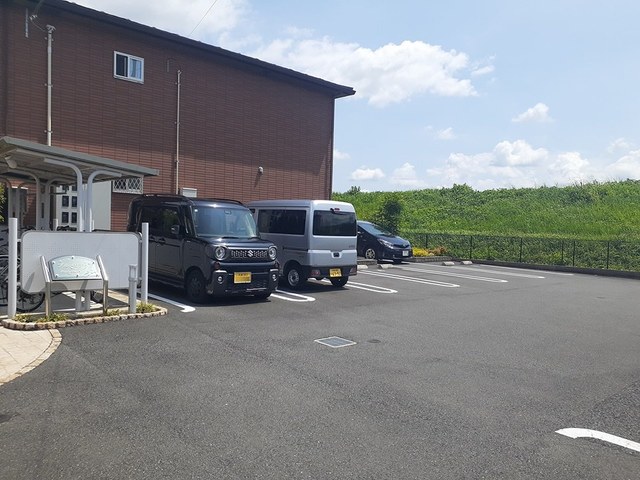 駐車場　敷地内駐車場完備●