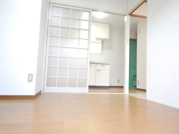 ロイヤルハイツの居間写真