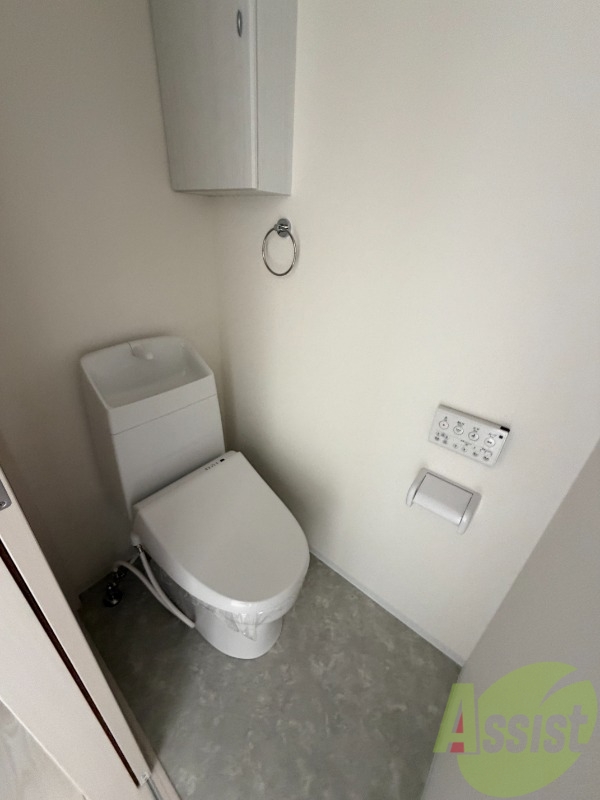 トイレ　トイレはウォシュレット機能付きです。安心して使用できますね。